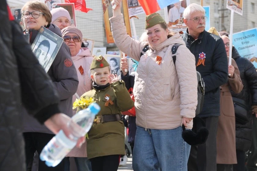 В акции «Бессмертный полк» вчера приняли участие 31 тысяча человек в Сытывкаре   Колонна проследовал