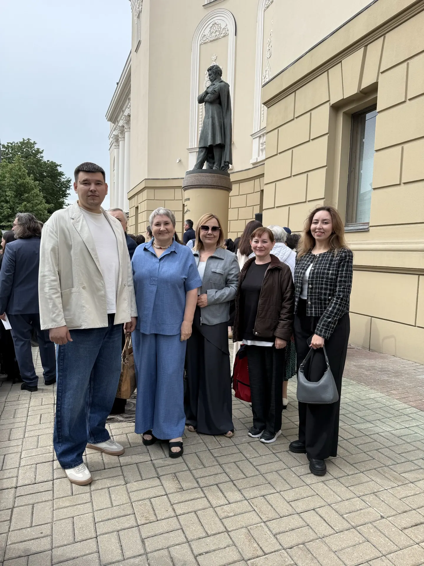 Бүген, 6 июньдә, Россиядә рус теле көне һәм бөек рус шагыйре Александр Сергеевич Пушкинның тууына 22