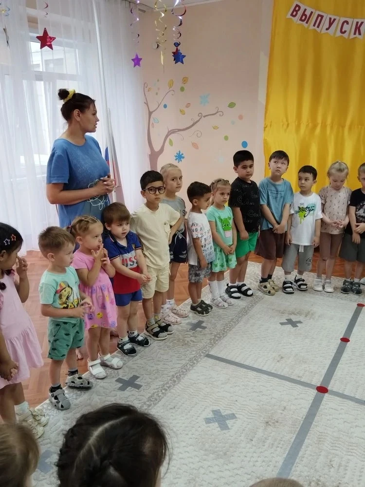 С Днём России! Как прошло утро в нашем детском саду ❤️🇷🇺
Предпраздничный день в нашем саду начался