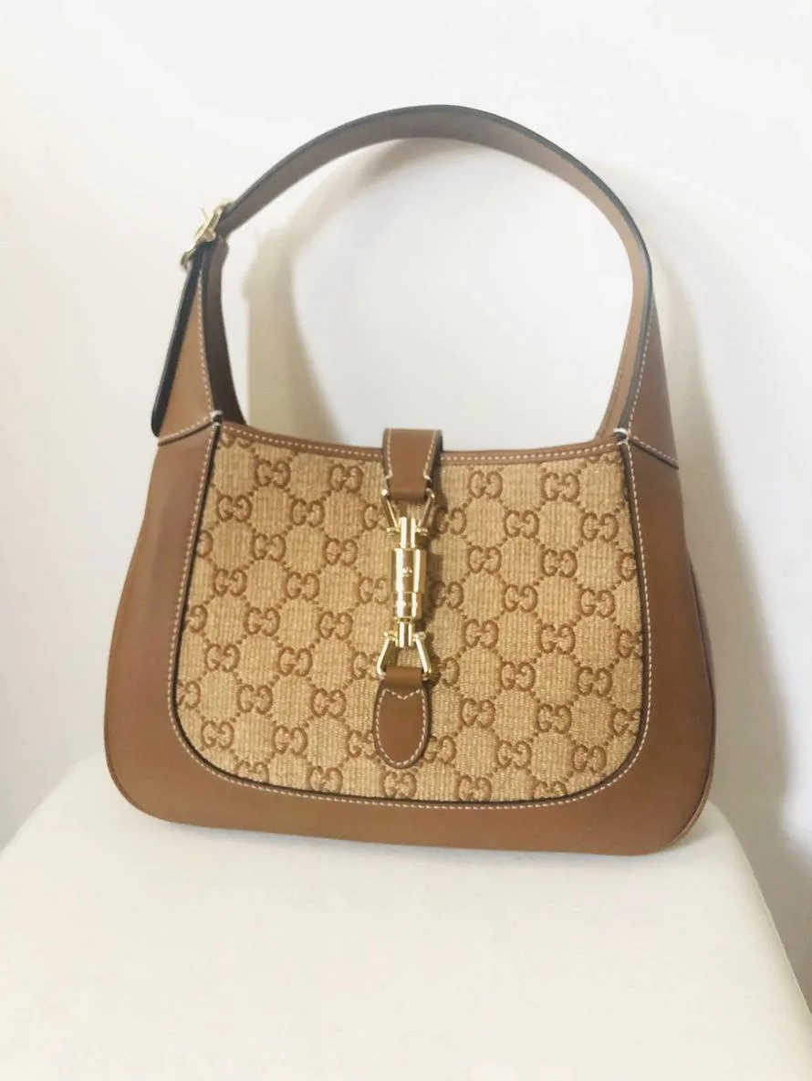 Сумочка Gucci Jackie 😍

Бренд: Gucci
Комплект: Пыльник
Состояние: новое, не носилась 

Стоимость: 1