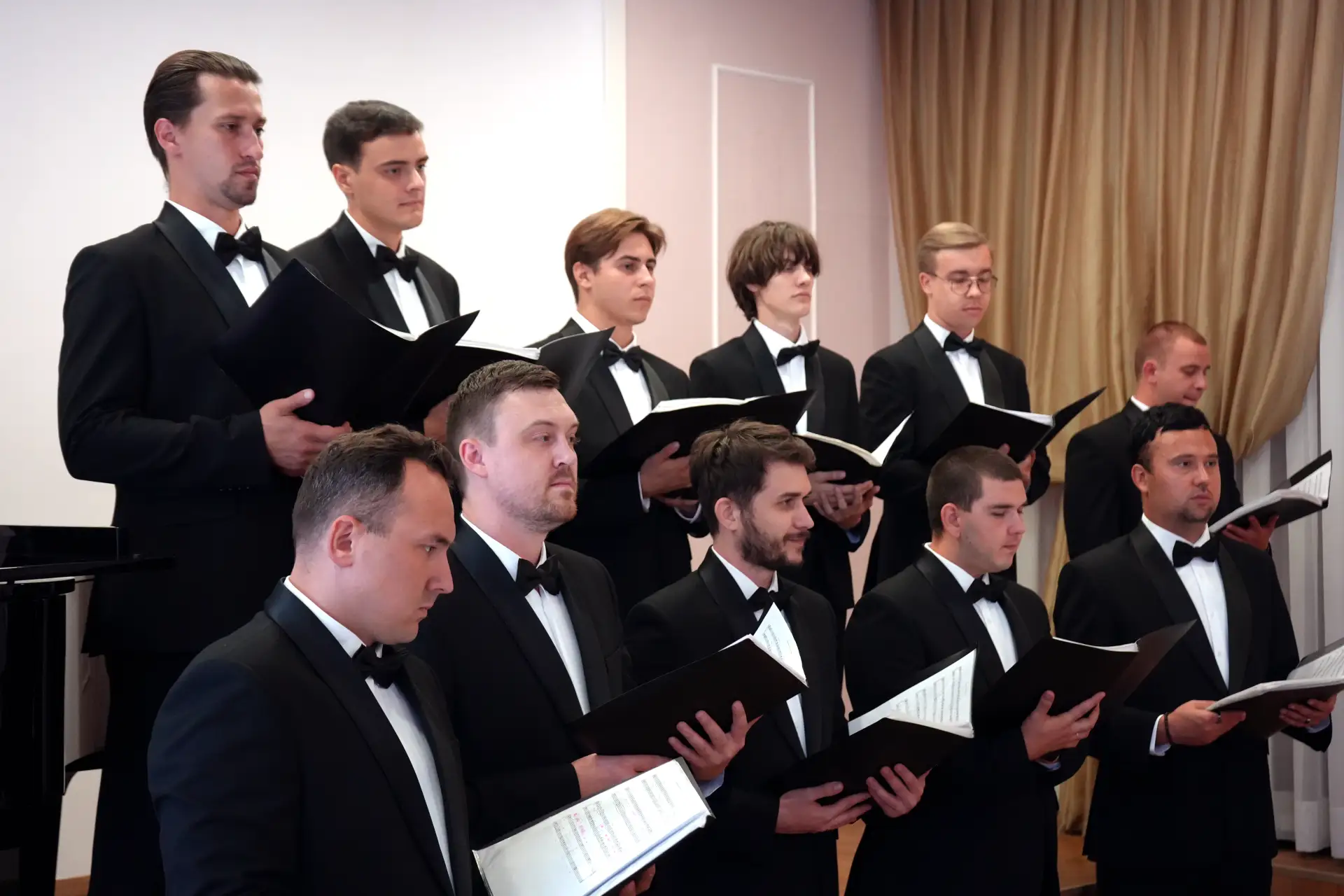 🕊️ В Малом концертном зале Луганской филармонии состоялся концерт  «Гимны вечности: ко...