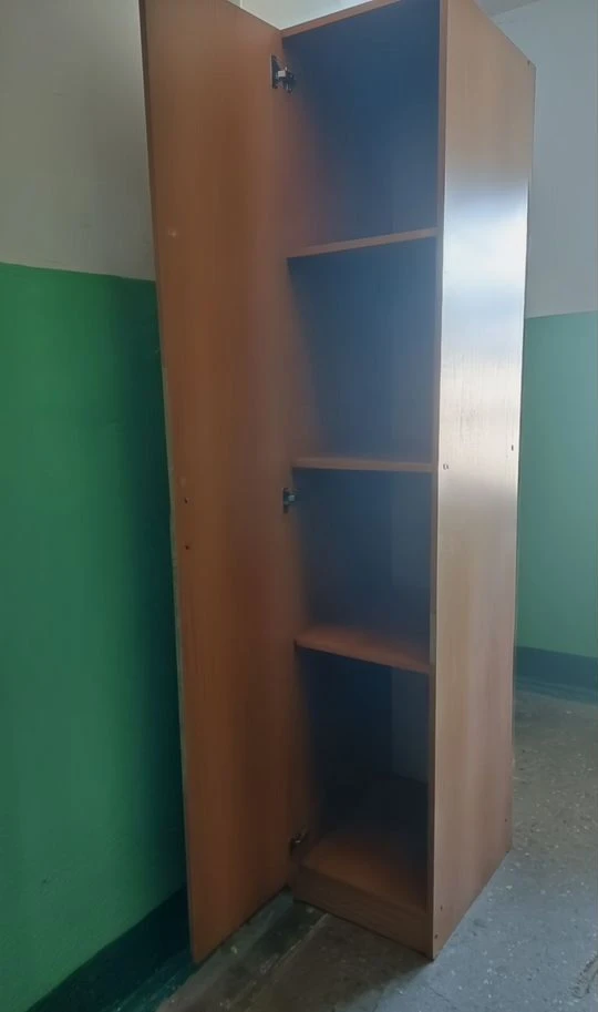 Бесплатно! Срочно! (лифт работает 12-14.06, потом отключат) Шкаф в нормальном состоянии...