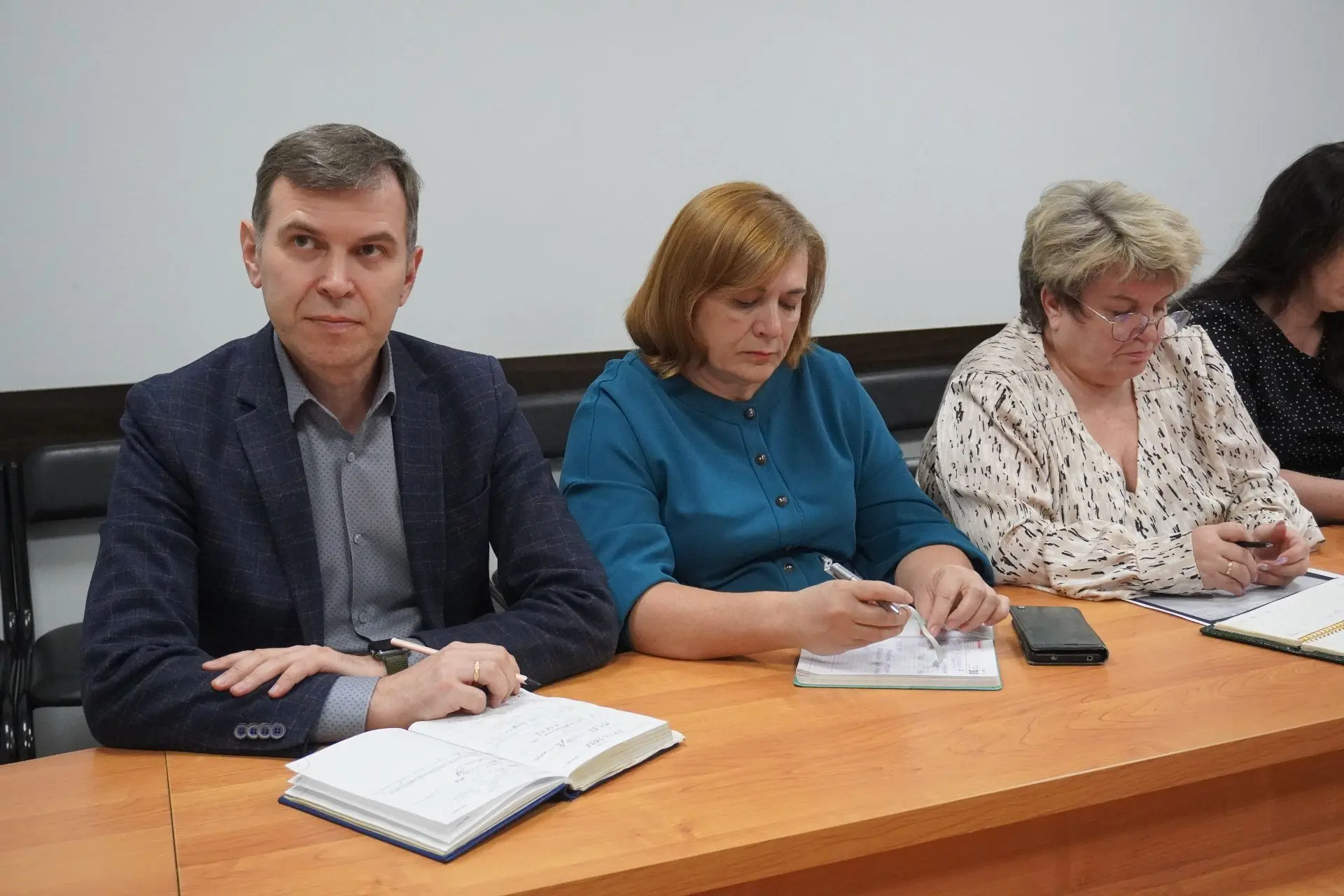🎓В Барнауле систематизируют лучший опыт педагогов дополнительного образования  В комитете по образов