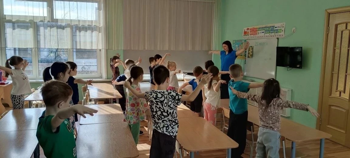👩‍🏫 Учителя начальной школы — в гостях у дошколят!  Наши педагоги не забывают про своих будущих учен