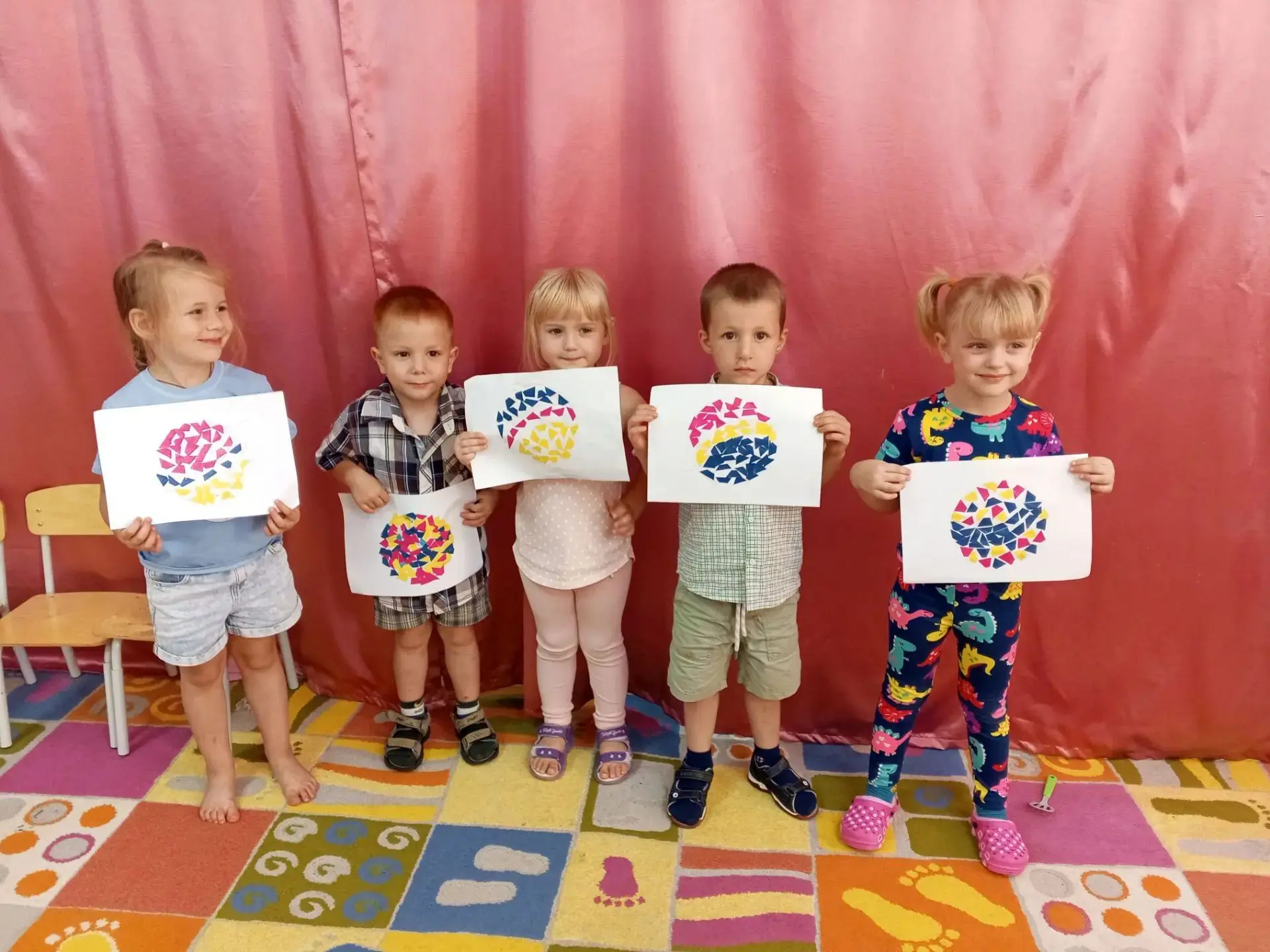 НОВОСТИ ИЗ ГРУППЫ /
Ромашечки 🌼

Мой весёлый, звонкий мяч,
Ты куда помчался вскачь?
Синий, красный,