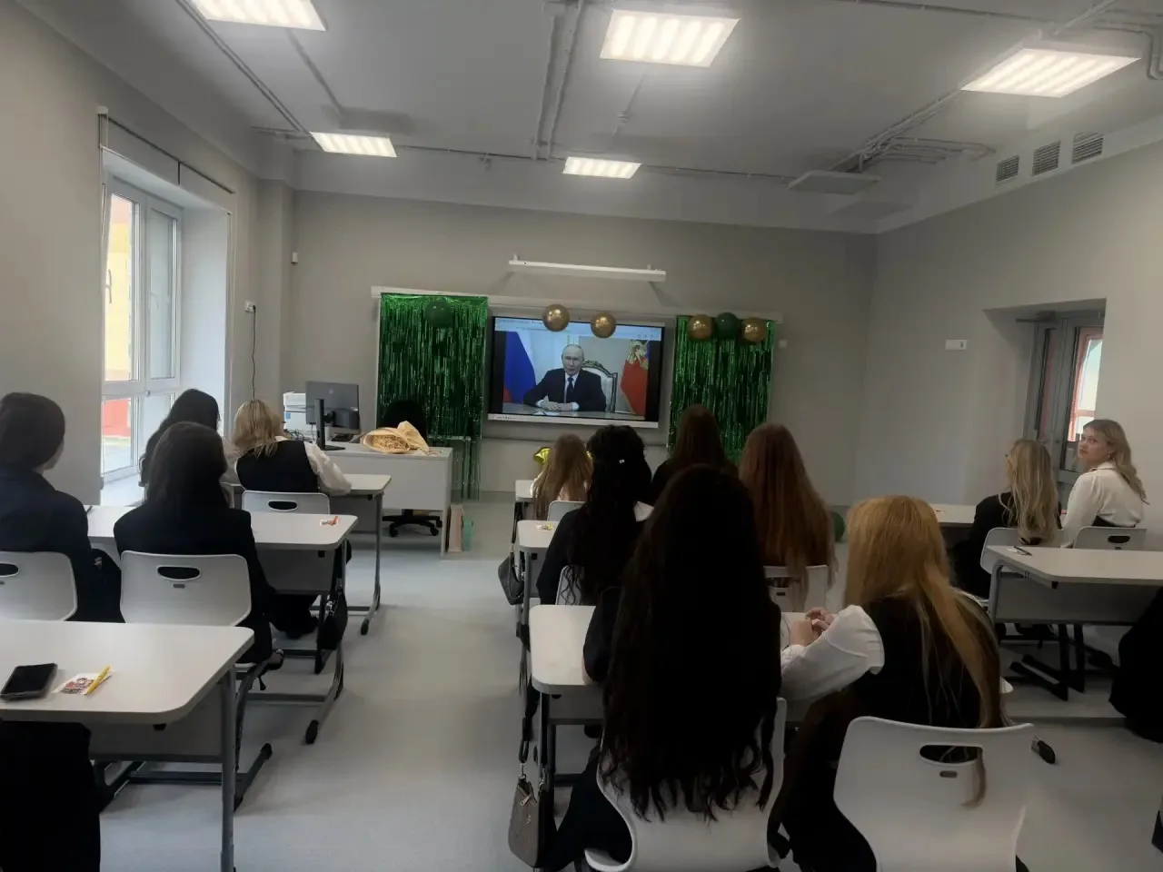 🇷🇺 Сегодня, 1 сентября, в День знаний, во всех школах нашей страны прошли внеурочные ...