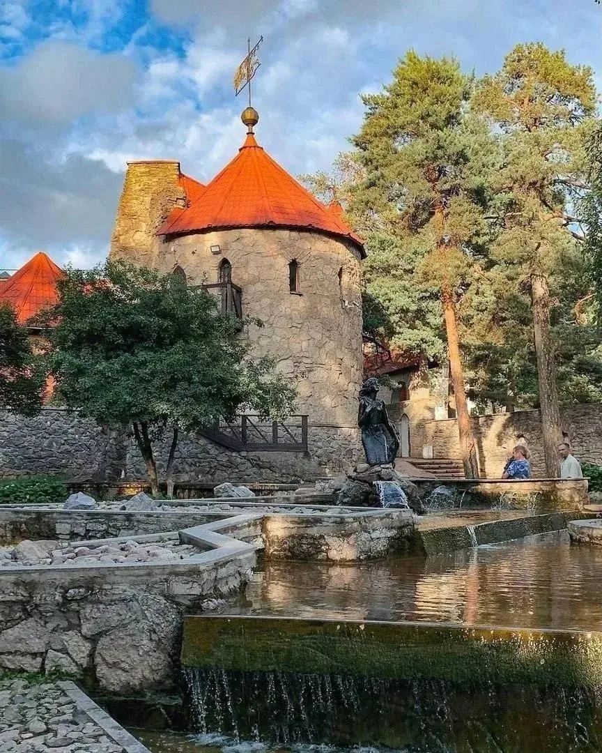 🏰 Андерсенград - сказочная крепость в Сосновом Бору

В 1980 году построили Андерсенград — детский г