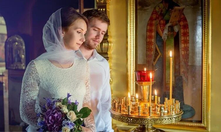 Жену делает любезною не благообразие тела, но добродетель души, не притирания и подкраш...