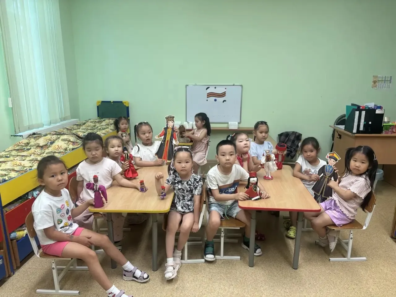 Выставка в старшей группе №2 Байр «Моя Калмыкия», куклы в национальных костюмах.