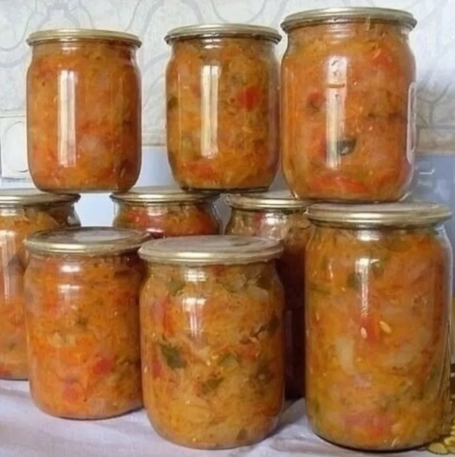 Солянка по-классике лучше любой закуски 🤩

Ингредиенты:

Капуста — 1,5 кг
Помидоры — 1,5 кг
Огурцы 