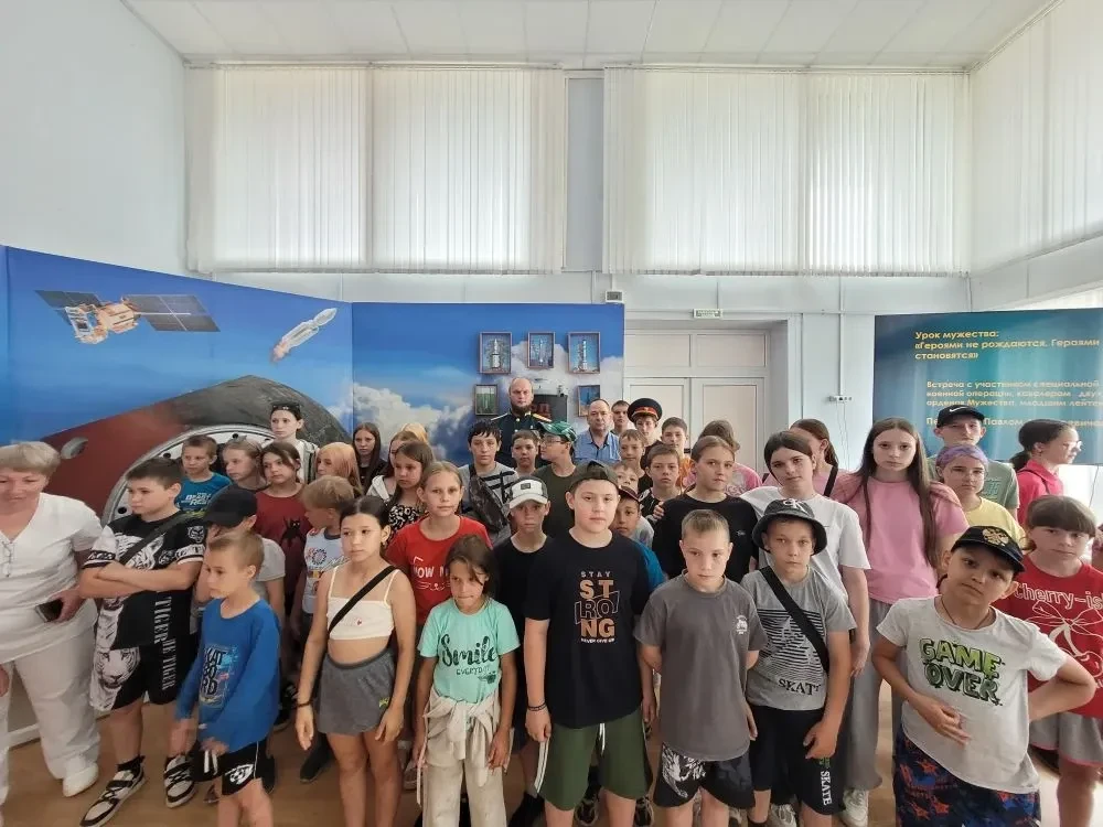 Настало время для урока Мужества
Проведена встреча отдыхающих в смене «Время первых» ДОЛ «Сокол» с в