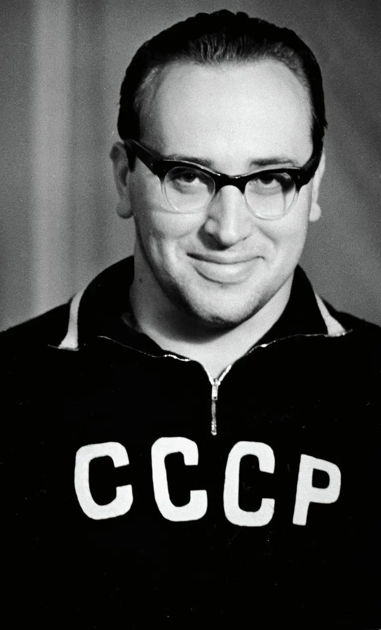 Юрий Власов — советский тяжелоатлет, писатель, политический деятель.