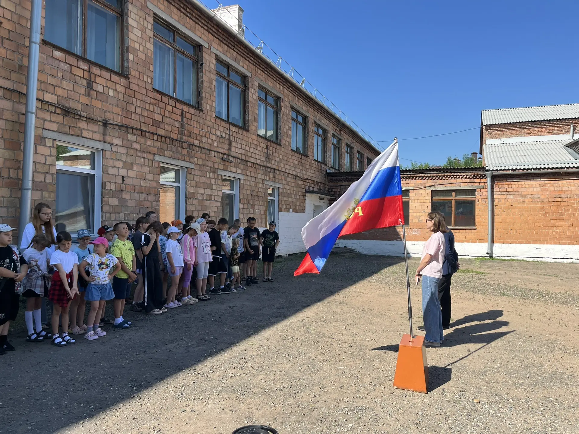 🇷🇺 Ещё один день в пришкольном лагере прошёл под миссией «Служи Отечеству!»

15 июня, понедельник,
