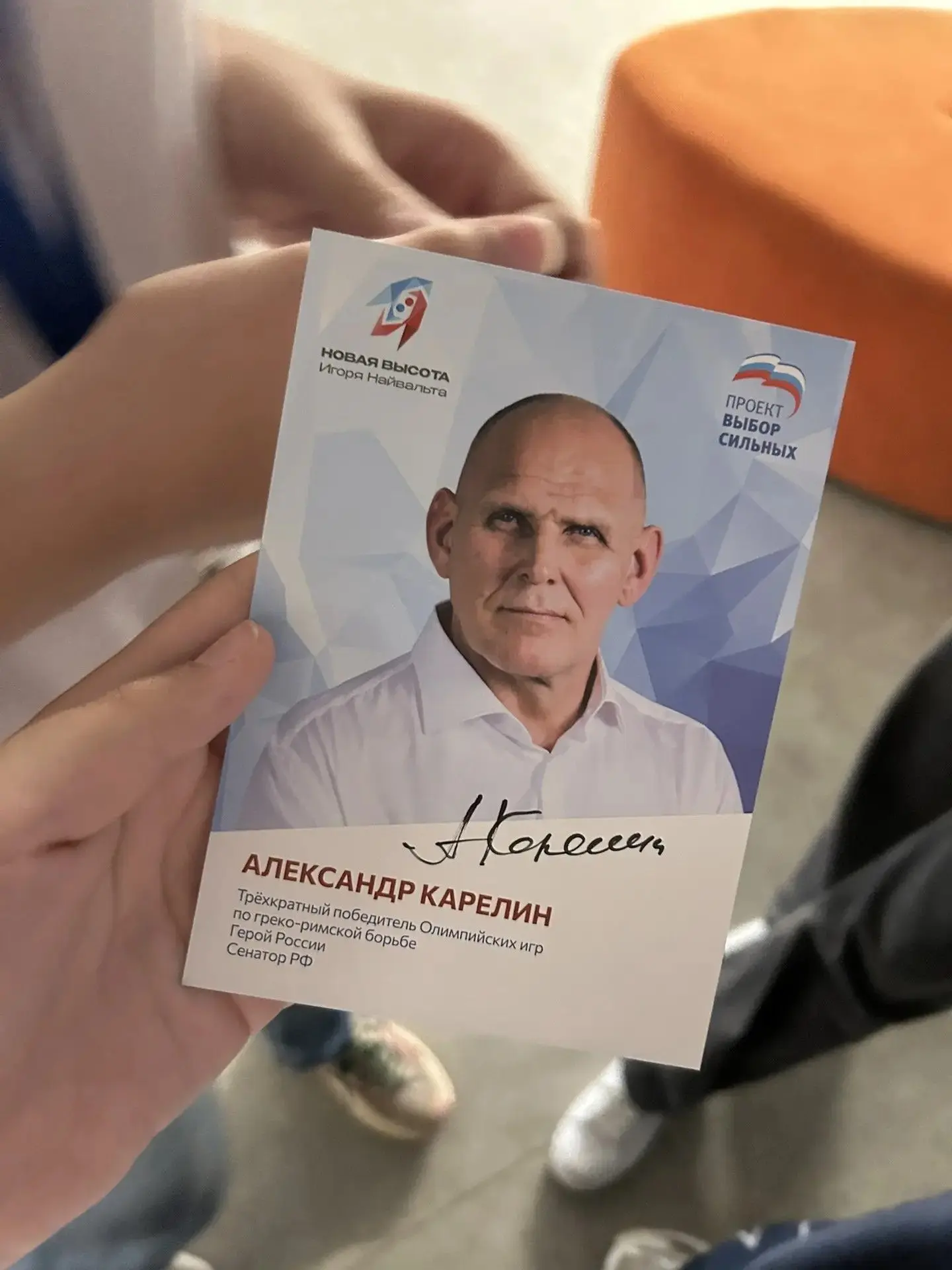 На каникулах — к новым высотам!

Пока кто-то отдыхает, наша ученица Людмила Стрыгина (7И класс) берё