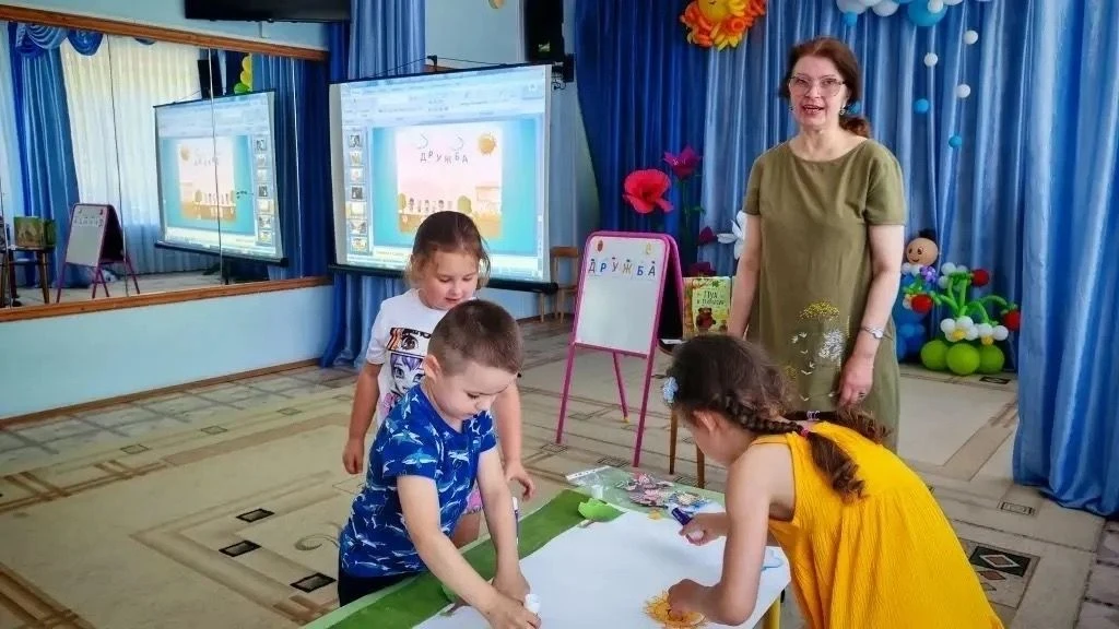Рубрика "День за днем"
В международный день друзей, мы вместе с сотрудниками Курской областной библи