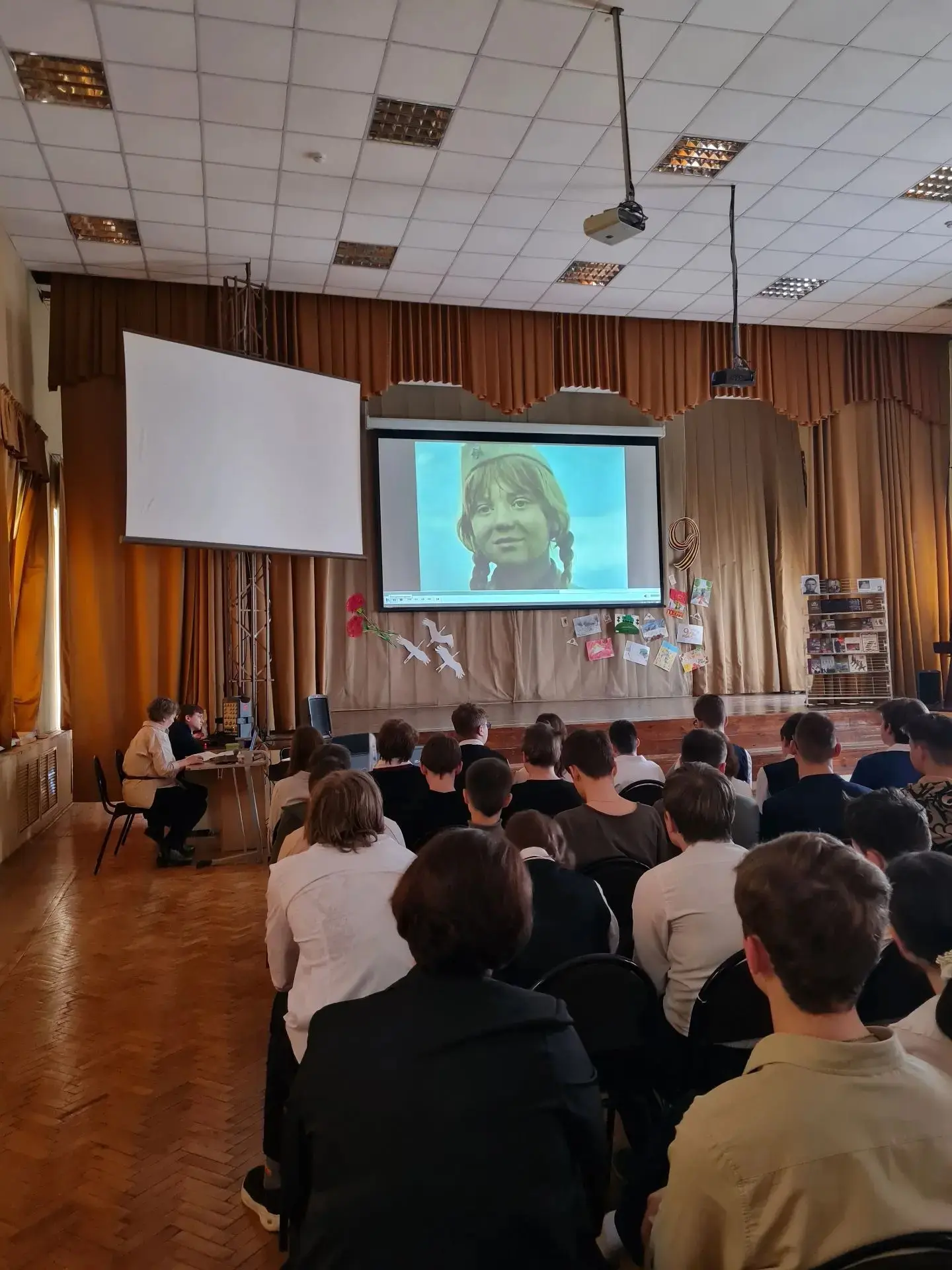 Уроки мужества   🌹 В преддверии Дня Победы в нашей школе состоялись особенные уроки памяти. Ученицы 
