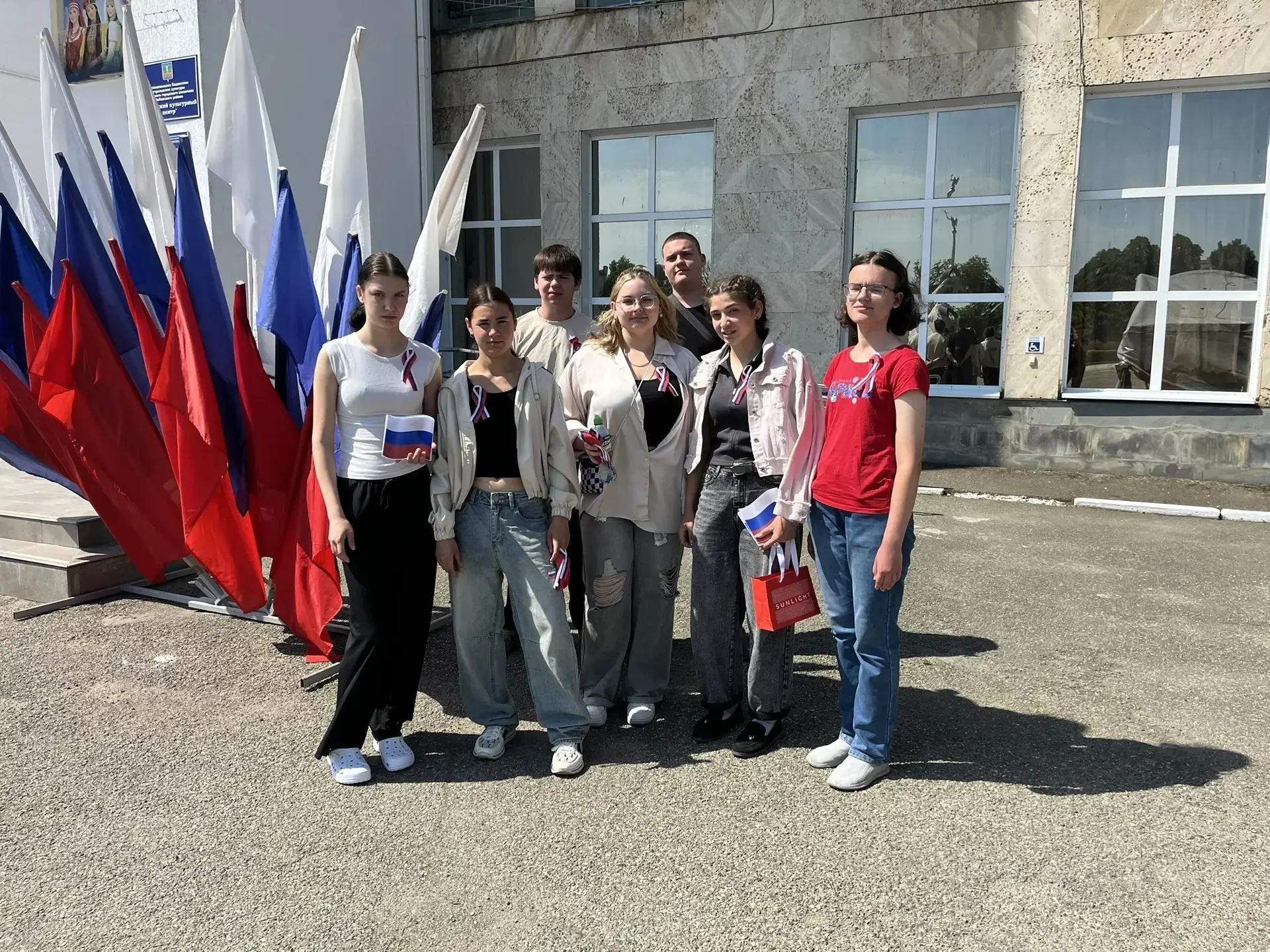 12 июня 2026г. Студенты Лабинского социально-технического техникума , в качестве волонт...