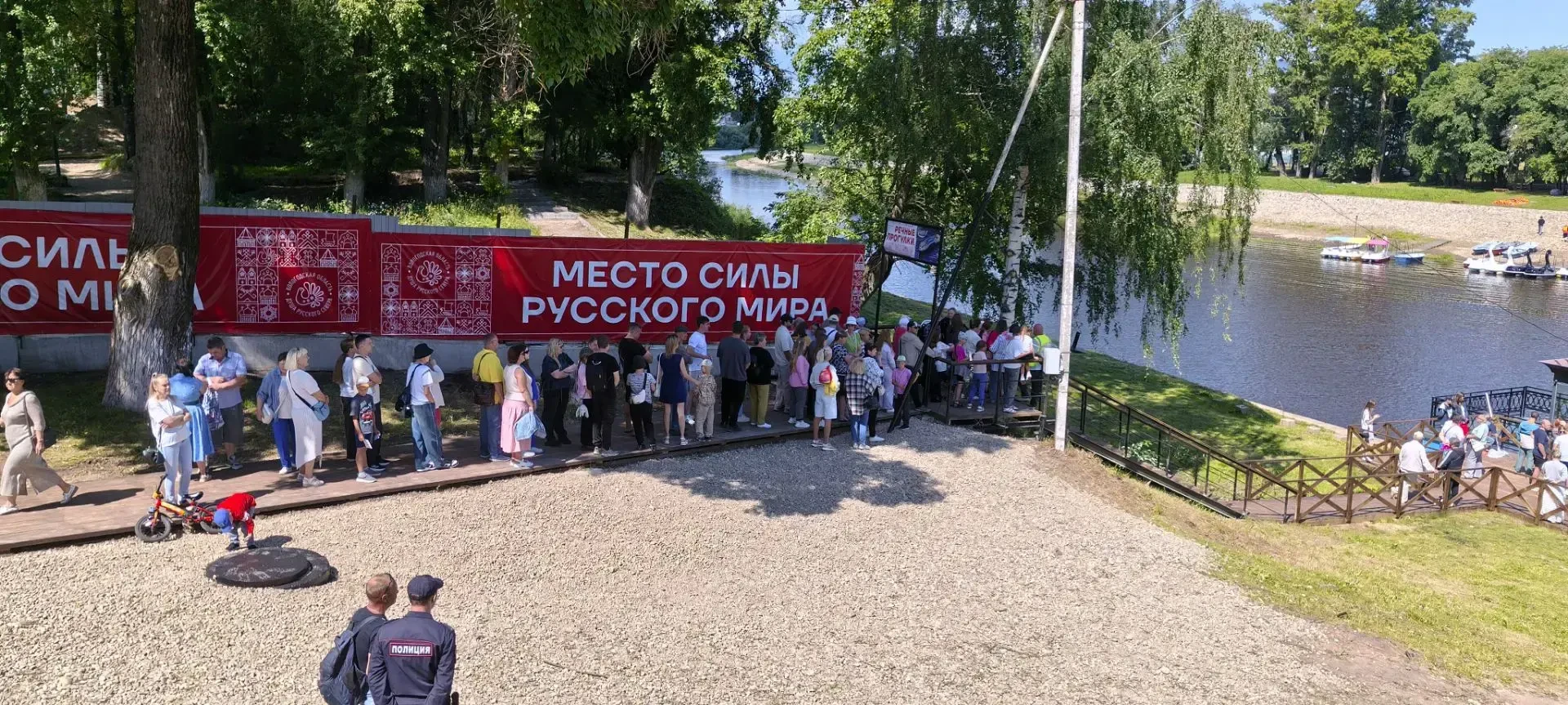 Вот это очередь на новые речные трамвайчики! Сегодня и завтра катают бесплатно с 10 до ...