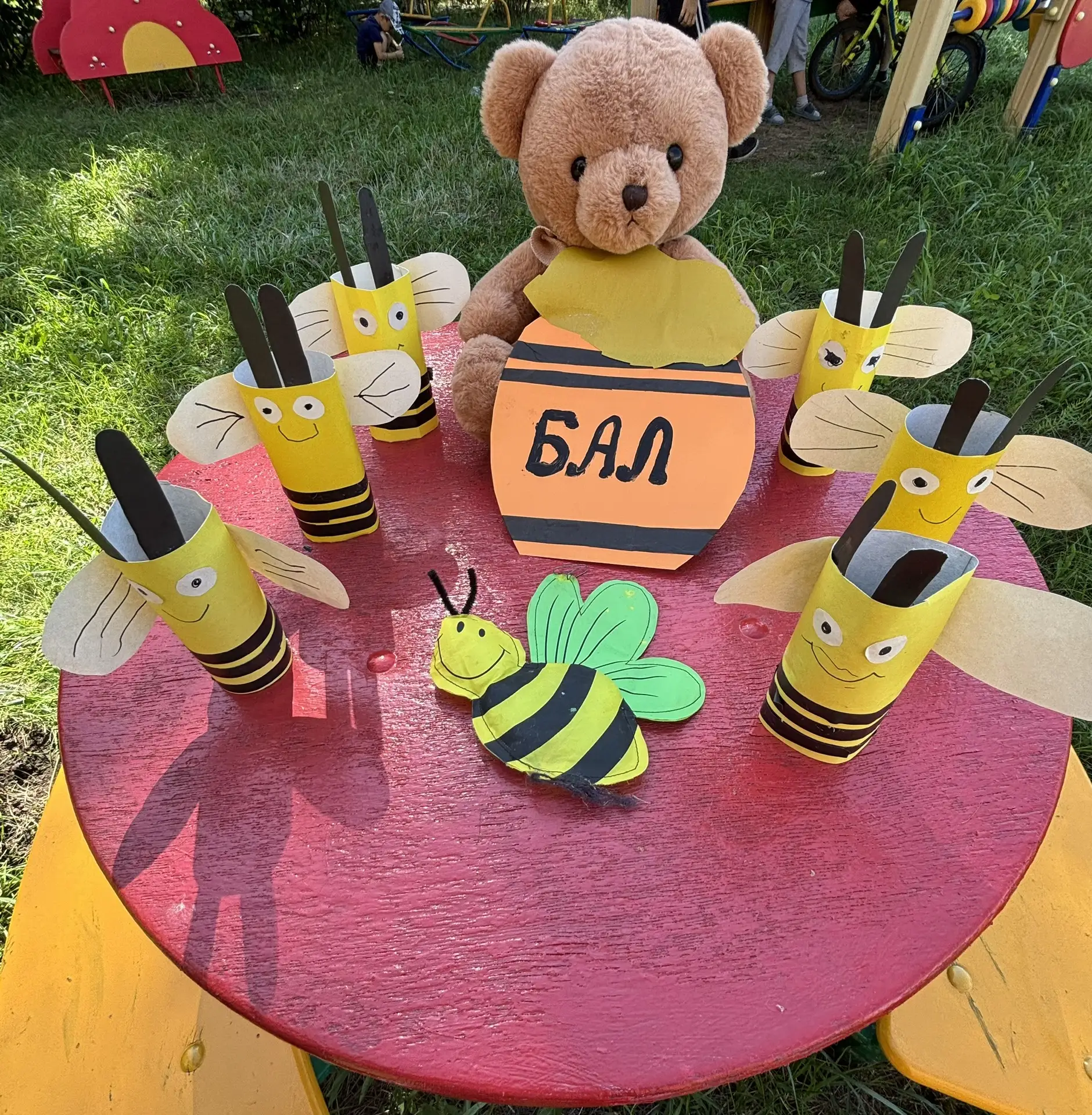 🐝 Сегодня — День мёда и пчёл! 🍯