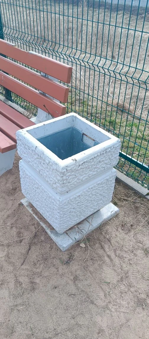 Выполнена очистка уличных урн