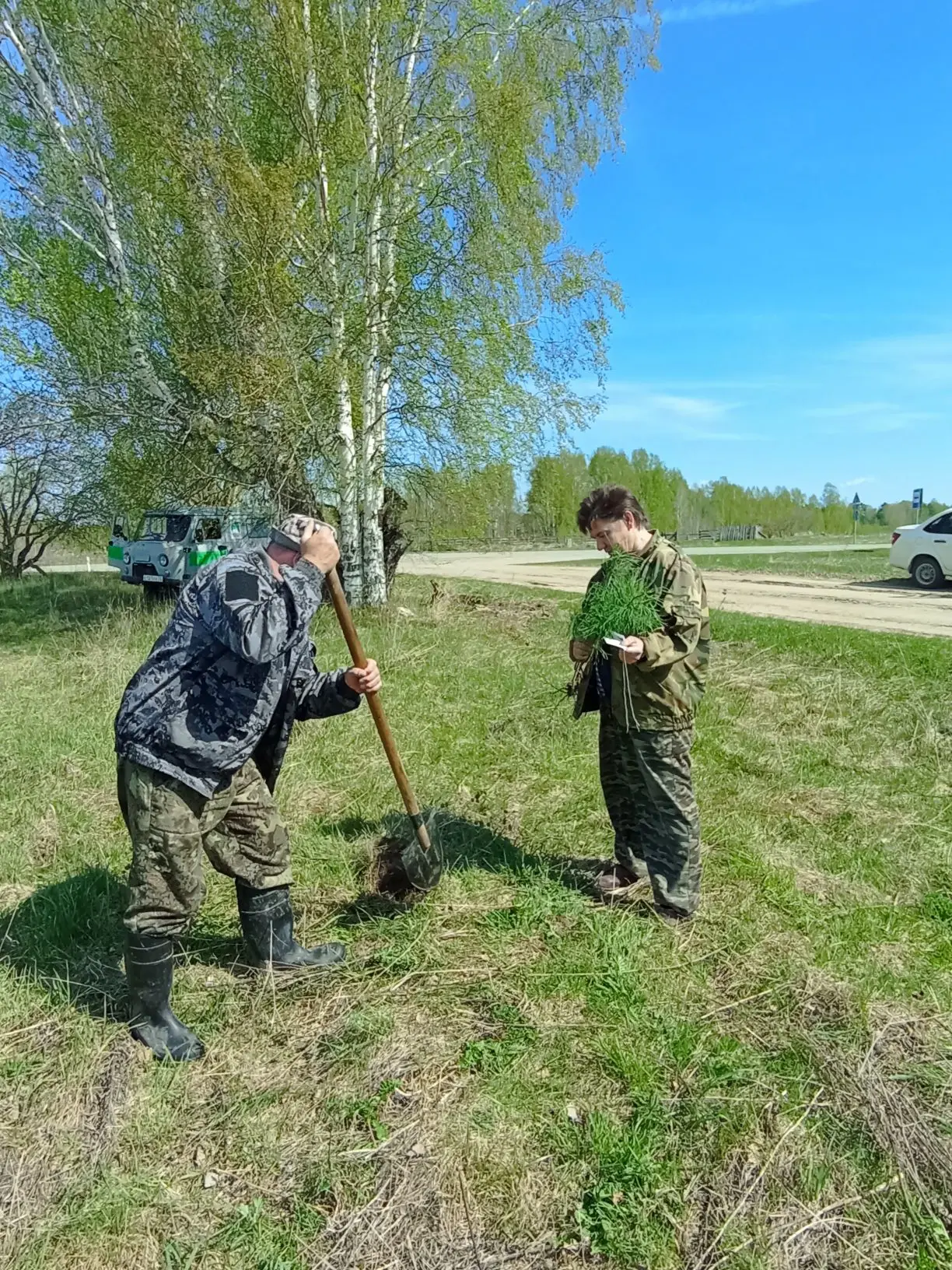 Работники школы, совместно с Администрацией Улу-Юльского с/п и лесничеством, приняли уч...