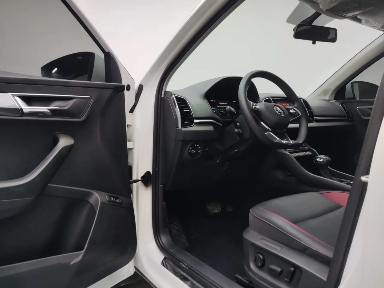 Skoda Karoq TSI280 из Китая: стильный кроссовер по выгодной цене!  • 2023/04 (Китай) • 1.4 л. бензин
