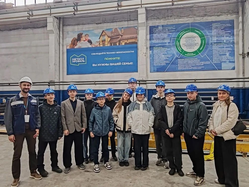Юные инженеры Линево увидели рождение сэндвич-панелей на заводе