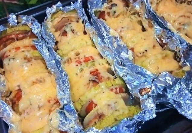ОВОЩИ ЗАПEЧEННЫE С КУPИНЫМ ФИЛЕ И СЫPОМ В ДУХОВКE