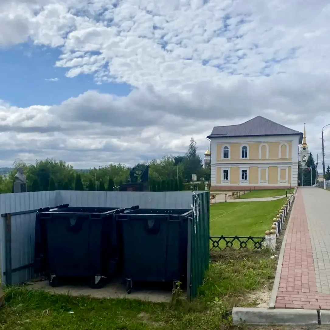 ♻️«Зеленая роща» передала Болхову 100 новых контейнеров 

Региональный оператор отправил пластиковые