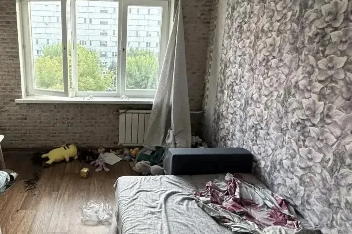 В Красноярске ребенок выпал из окна и погиб. Случилось это днем 23 июля 2026 года. След...