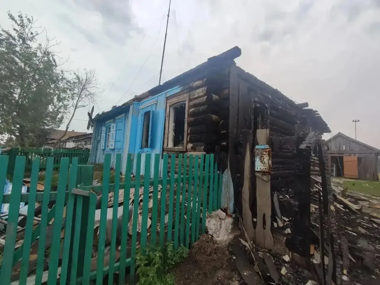 Мужчина поджёг дом с собственными детьми внутри ⚡️