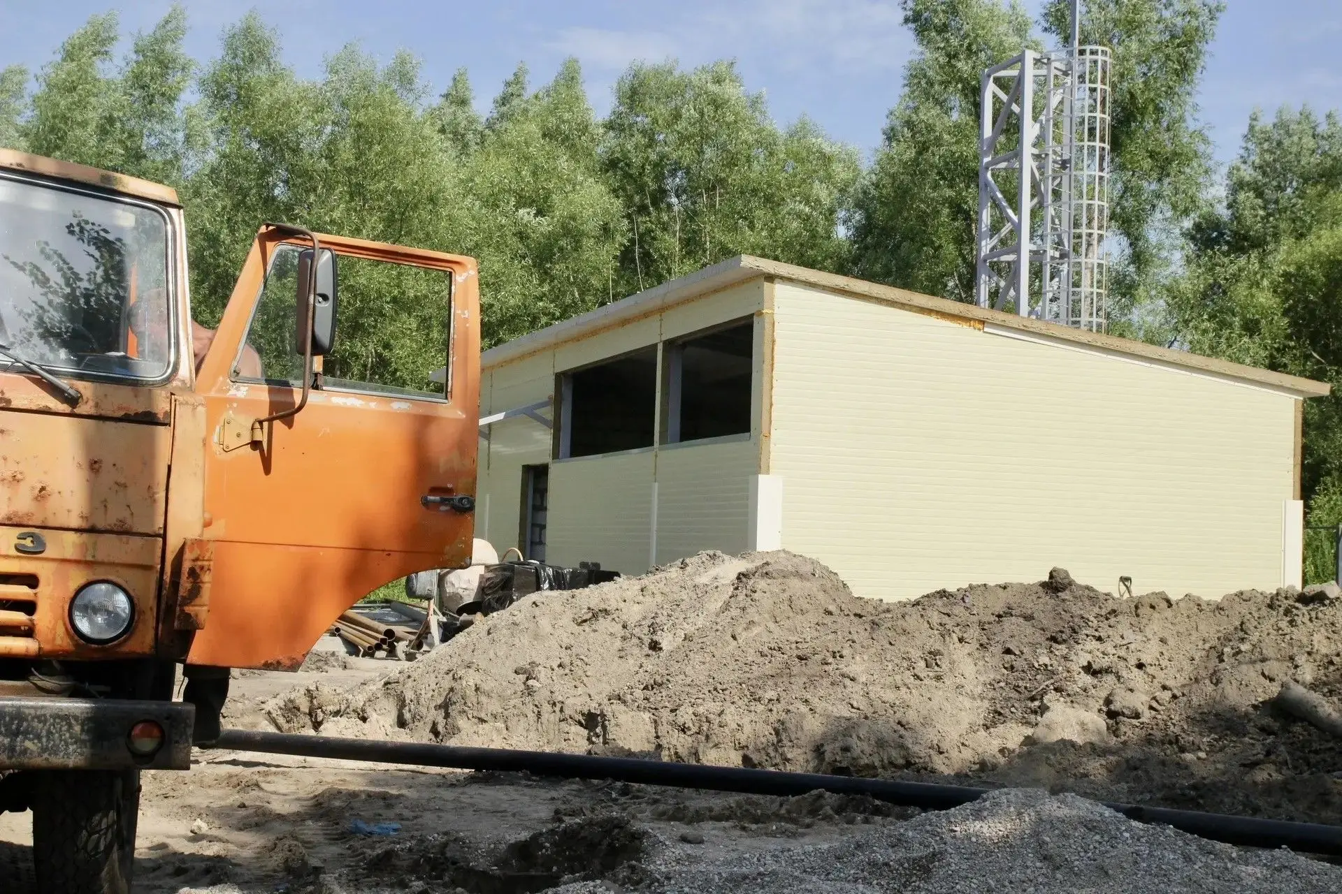 🎉 В Славске на финишной прямой монтаж новой газовой котельной