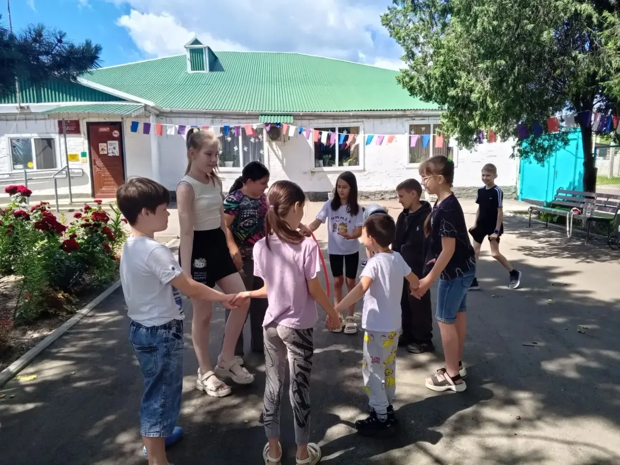 «Яркое лето» в ДДТ: рисуем, играем, дарим тепло! ☀️🎨

Наши ребята с головой окунулись в программу «