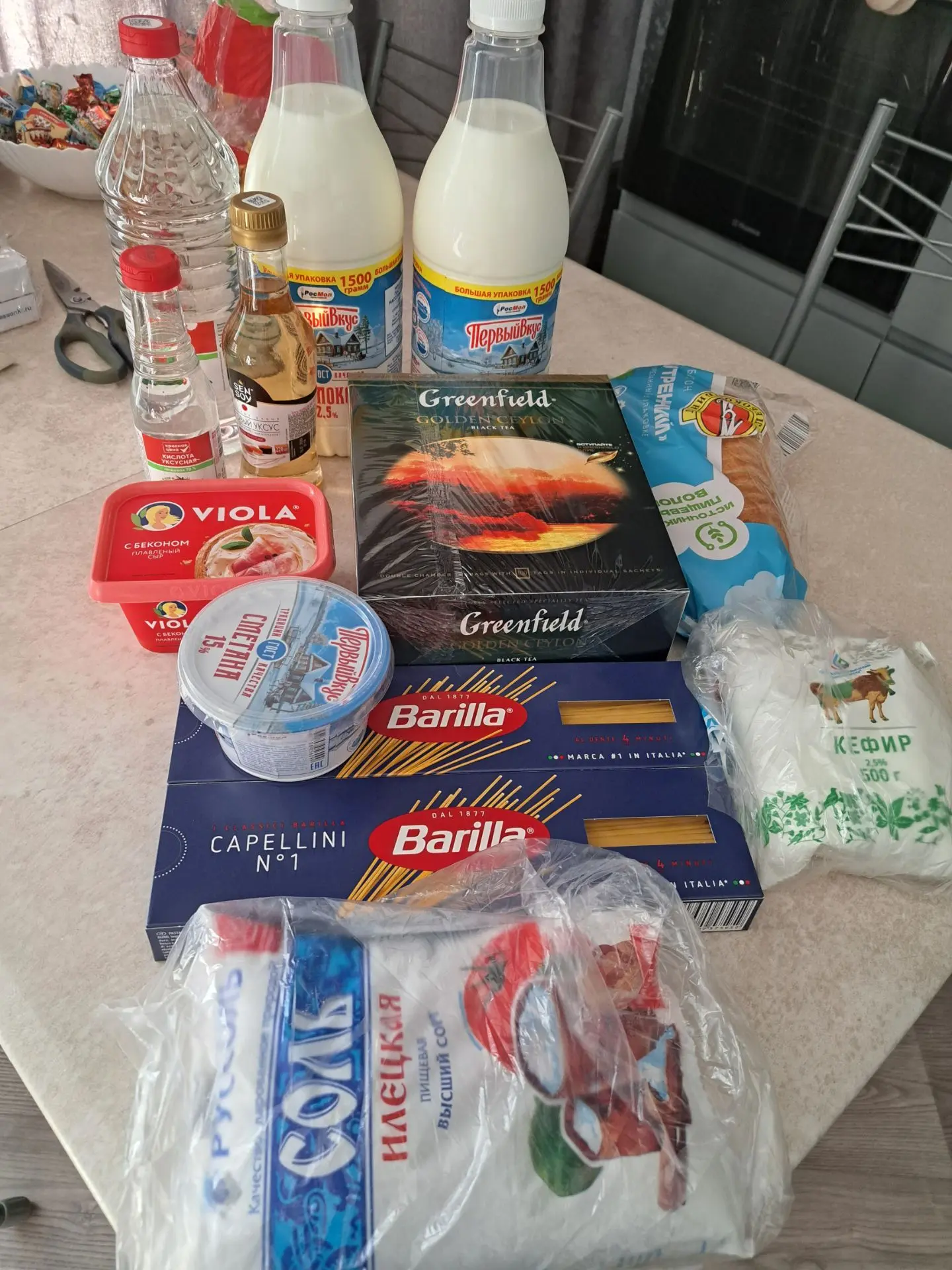 Вот и пятерочка подоспела,дома закончилось молоко,я без молока совсем не могу.....чай ....