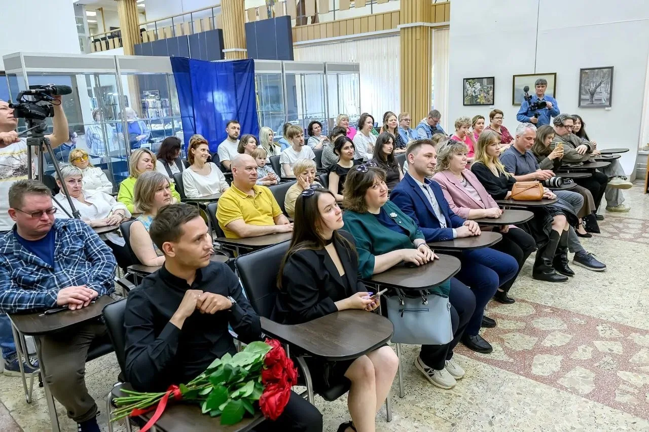 📸 Порядка 100 уникальных фоторабот представлено на выставке «Перекрёсток театральных дорог», посвяще