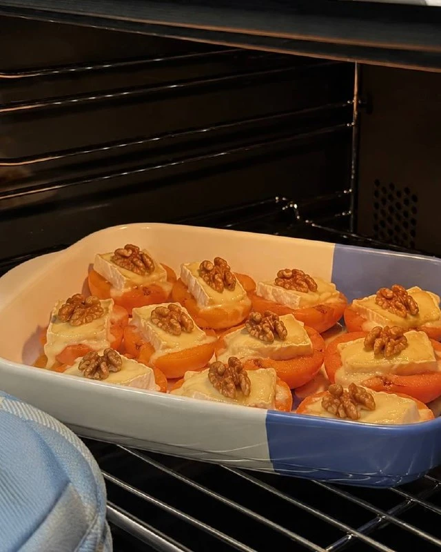 Начнём утро пятницы с отличного варианта вкусностей для её вечера? 

Пока сезон абрикосов не закончи