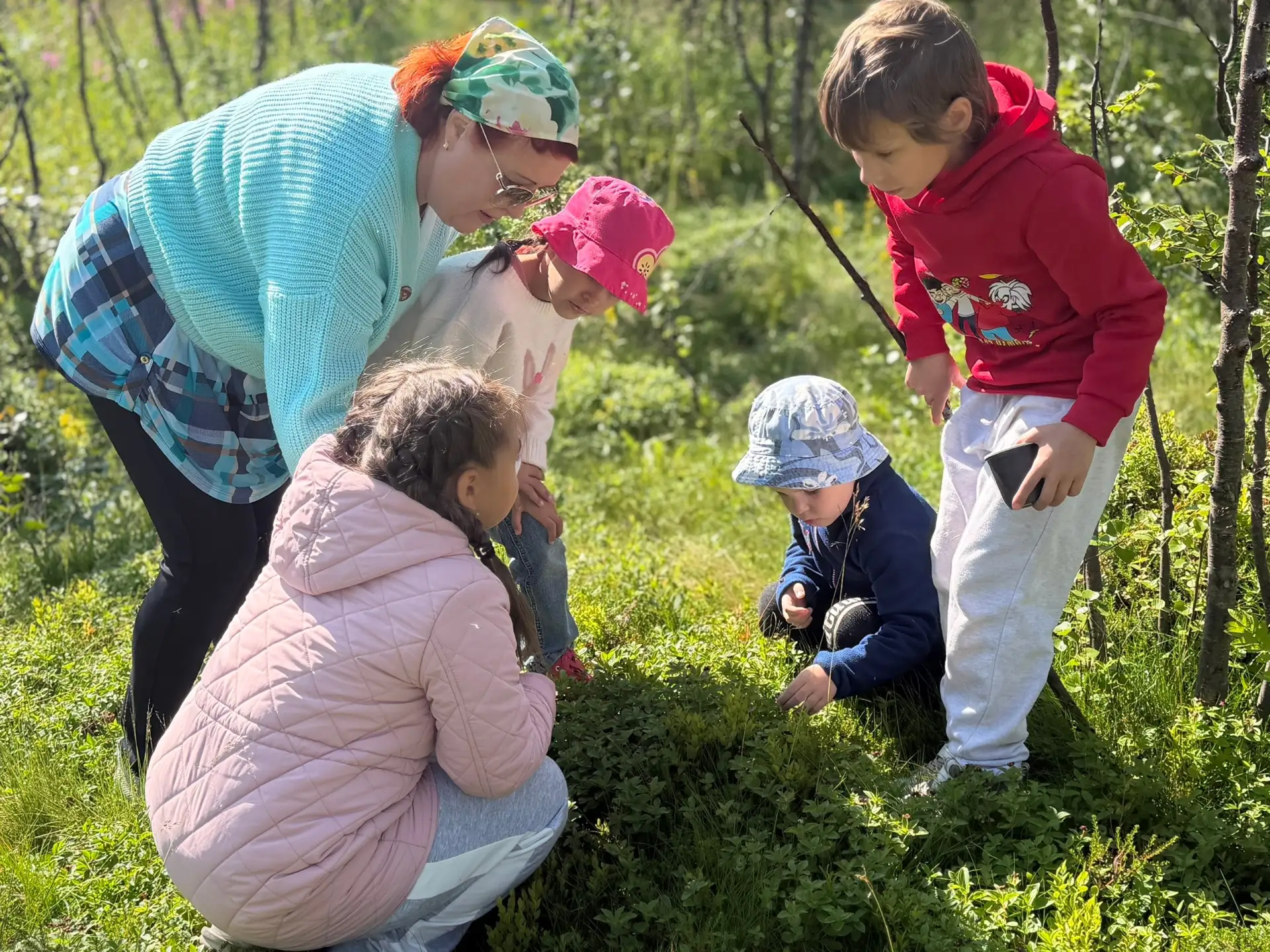 🌲 Больше, чем путешествие: как северные сопки подарили детям настоящее лето!

👫 Воспитанники отдел