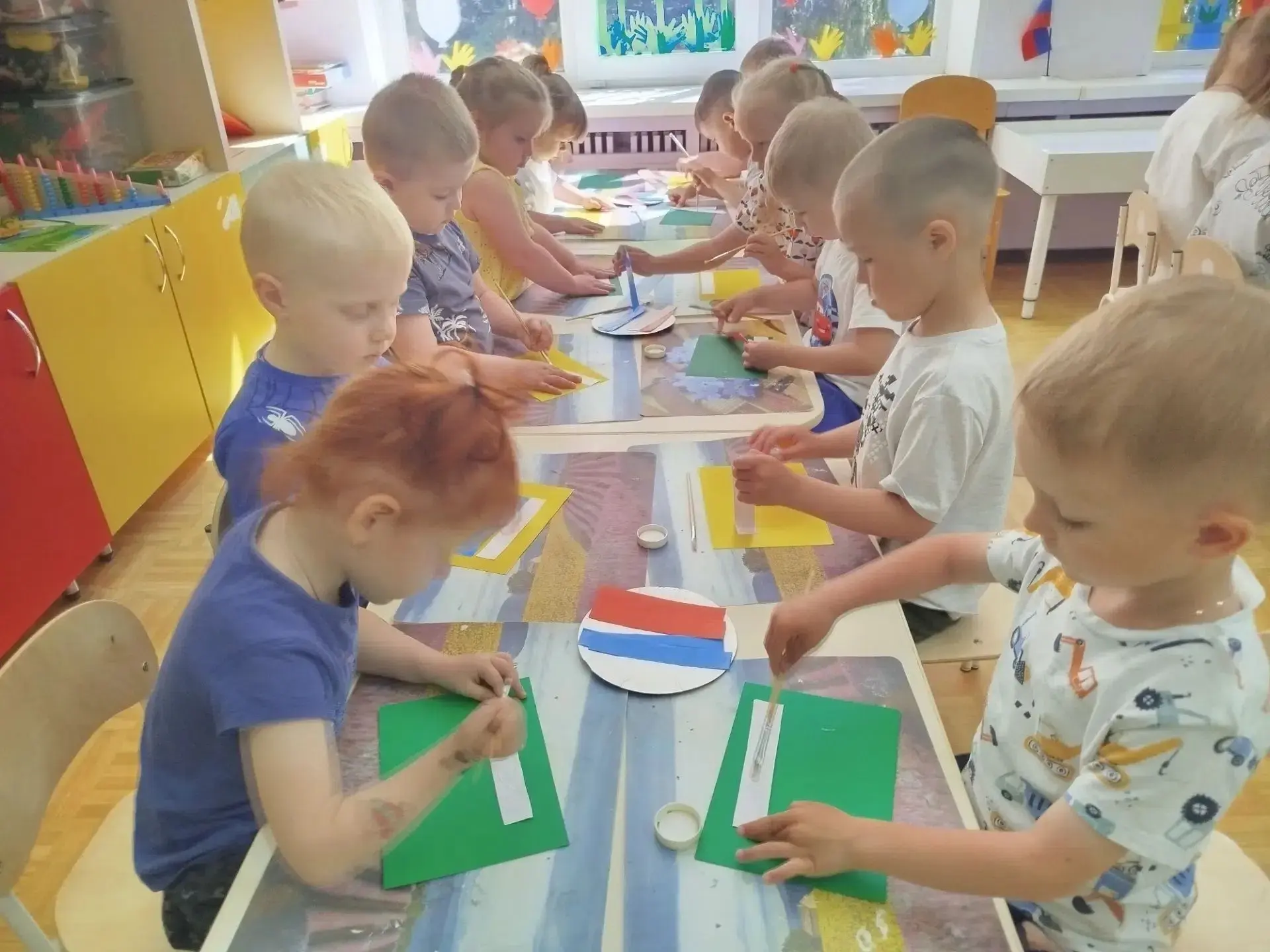 🎉 В нашем детском саду прошла тематическая неделя, посвящённая Дню России!

12 июня — особенный ден