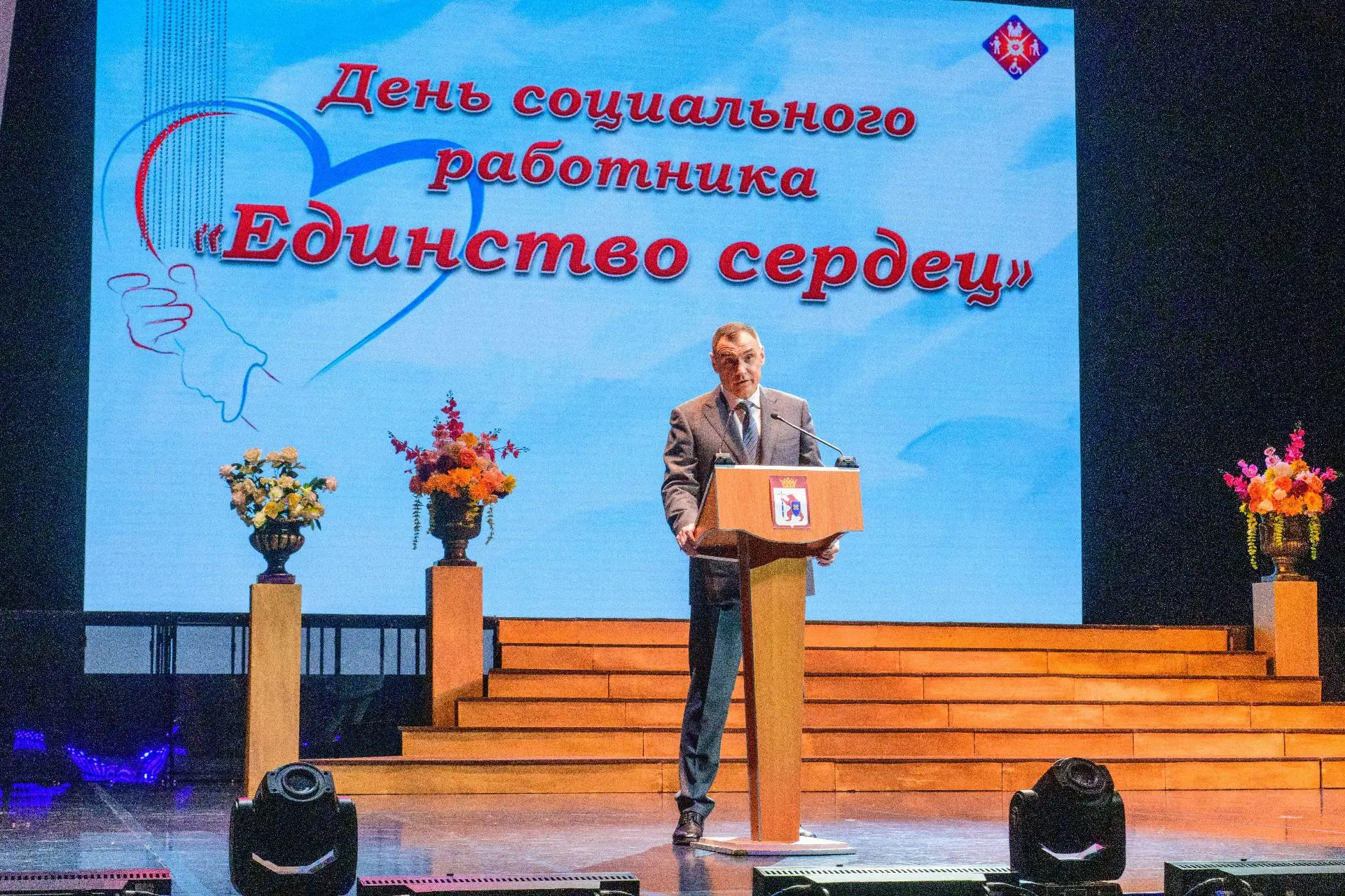 Вручил награды работникам социальной сферы. Спасибо за ваш нелегкий, но такой важный труд!

Как сказ