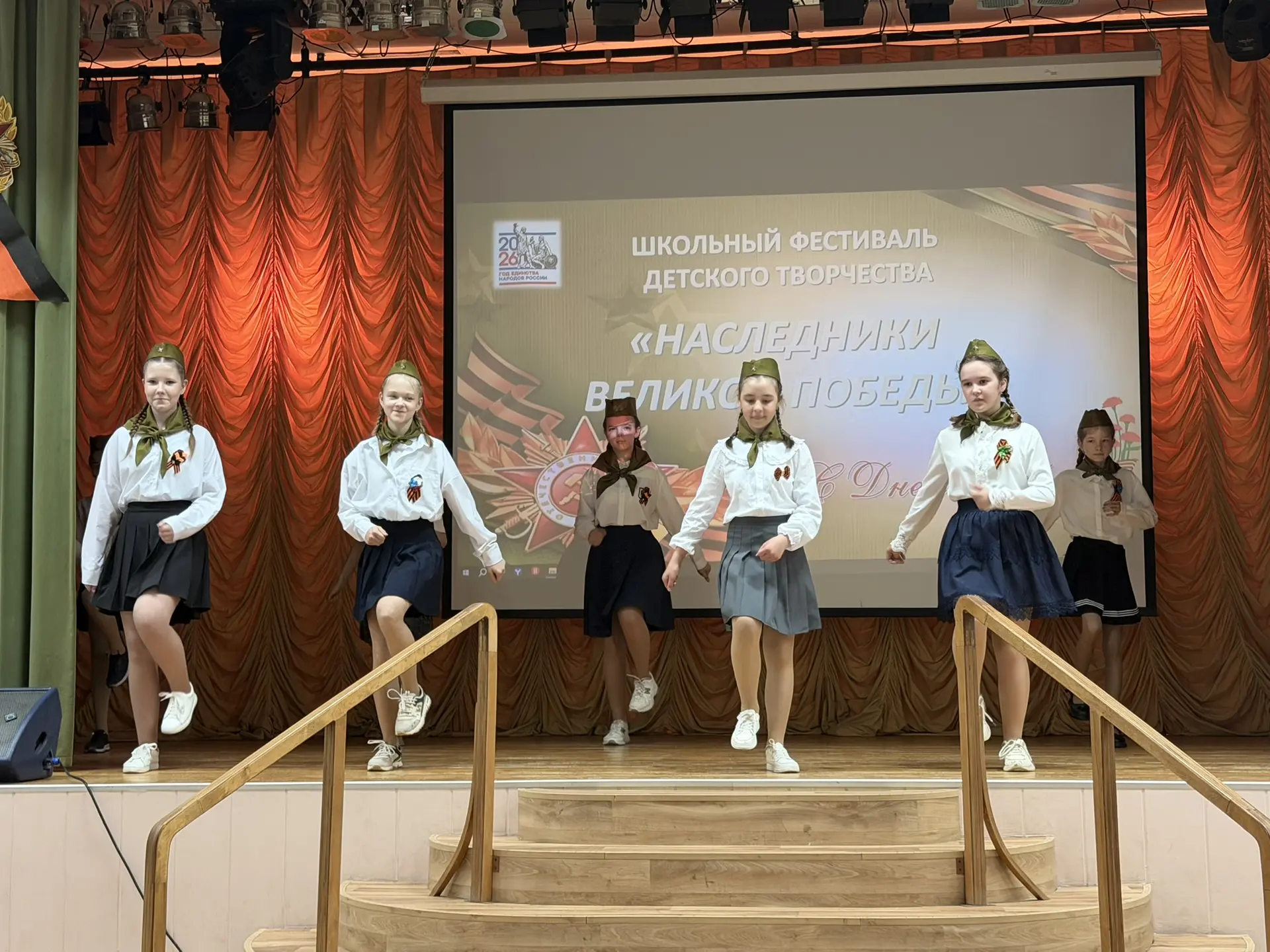 🎭 В нашей школе прошёл патриотический конкурс детского творчества «Наследники великой Победы»!  В эт
