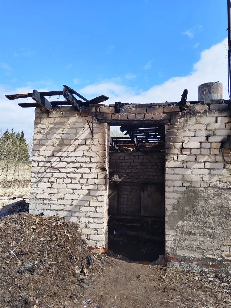 После инцендента на скважине в д.Чуйково помогли коллегам из Горводоканала восстановить постройку.