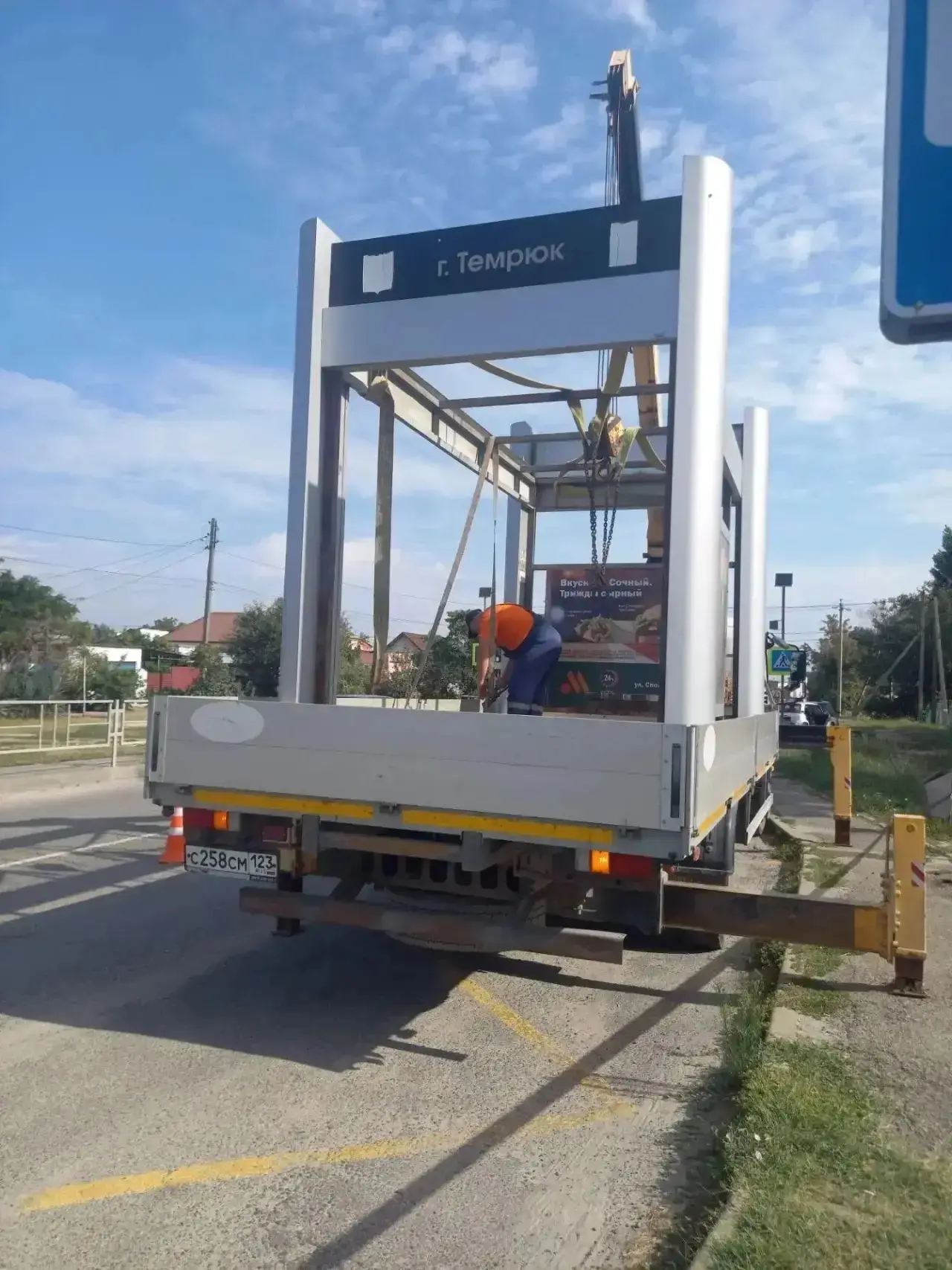 🔷 В Темрюке перенесли остановку у школы-интерната на Макарова