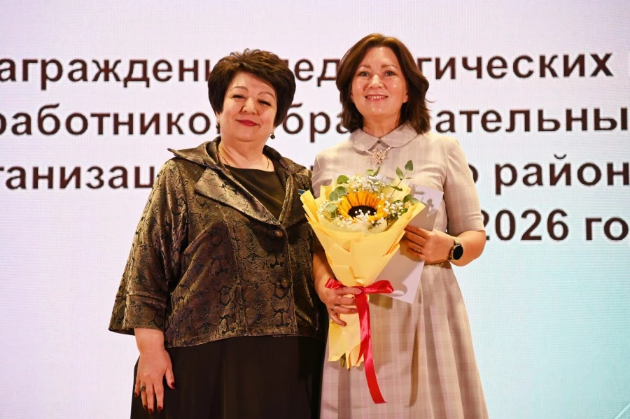 Педагог-библиотекарь гимназии № 70 получила Благодарность и провела мастер-класс на авг...
