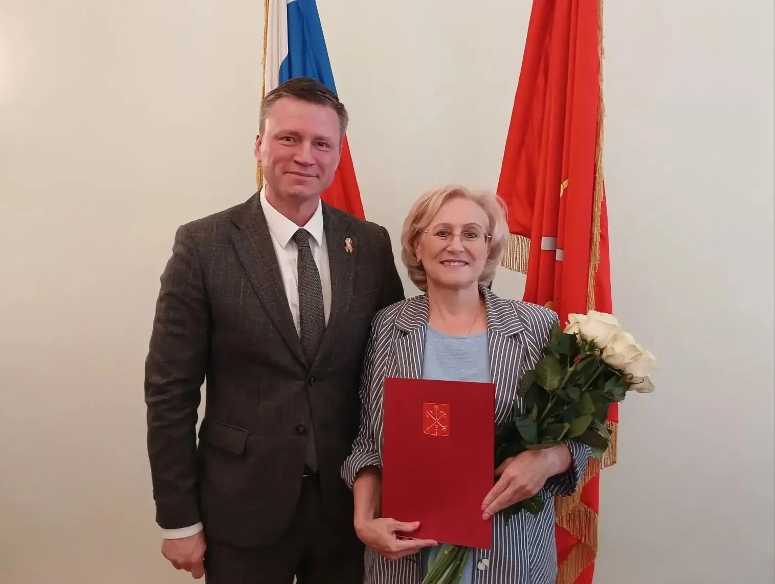 Ровно 40 лет назад юной девушкой Светлана Лучиц поступила на работу в собес Петродворцо...