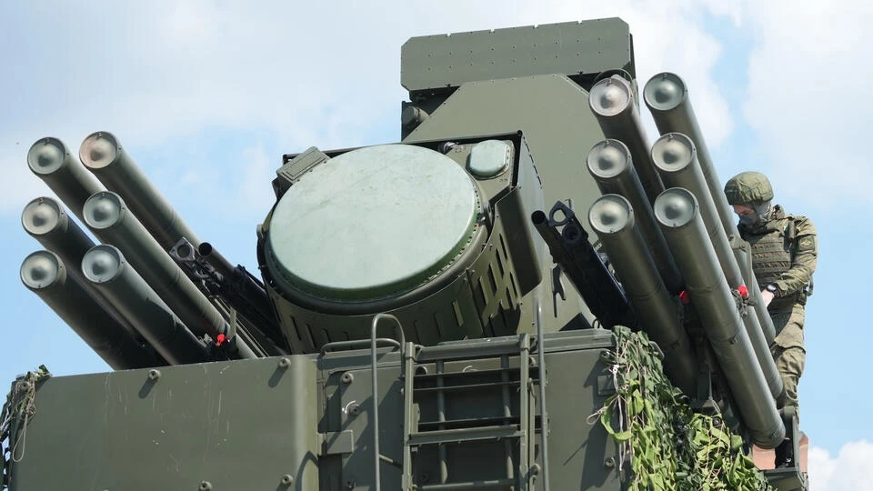 ПВО | НАД РЕГИОНАМИ РОССИИ ЗА ДЕНЬ УНИЧТОЖИЛИ 185 БЕСПИЛОТНИКОВ

Российские средства противовоздушно
