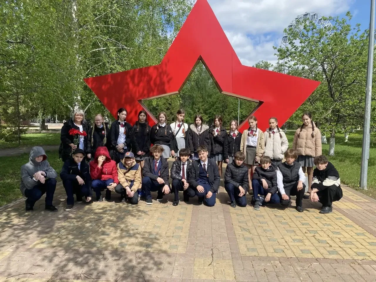 Наши 7 «В» и 7 «Б» сегодня были на митинге в парке Победы… ❤️🕊️