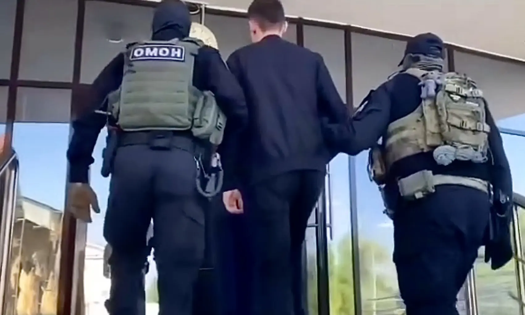 В Оренбурге при содействии ОМОН Росгвардии задержан 17-летний местный житель, обвиняемый в применени