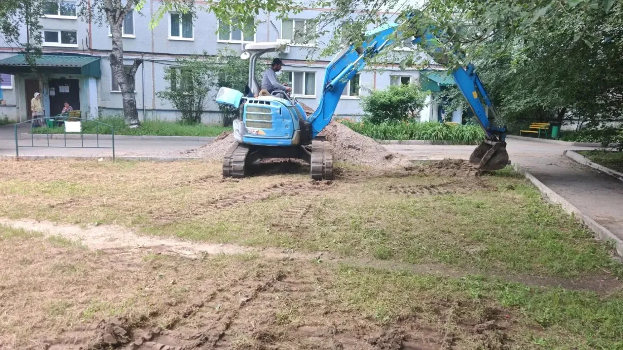 В Арсеньеве начались работы по благоустройству дворовых территорий в рамках краевой губернаторской п