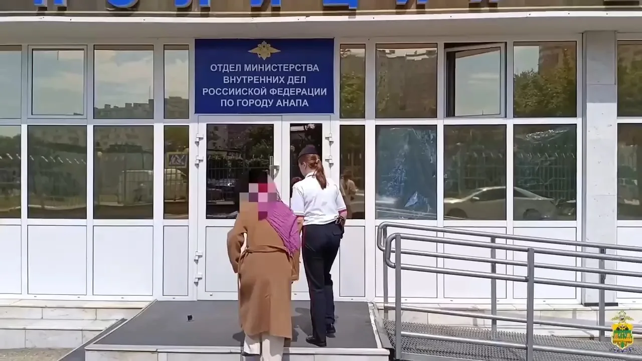 В Анапе уберегли пенсионерку от передачи аферистам 7 млн рублей

74-летней анапчанке позвонил якобы 