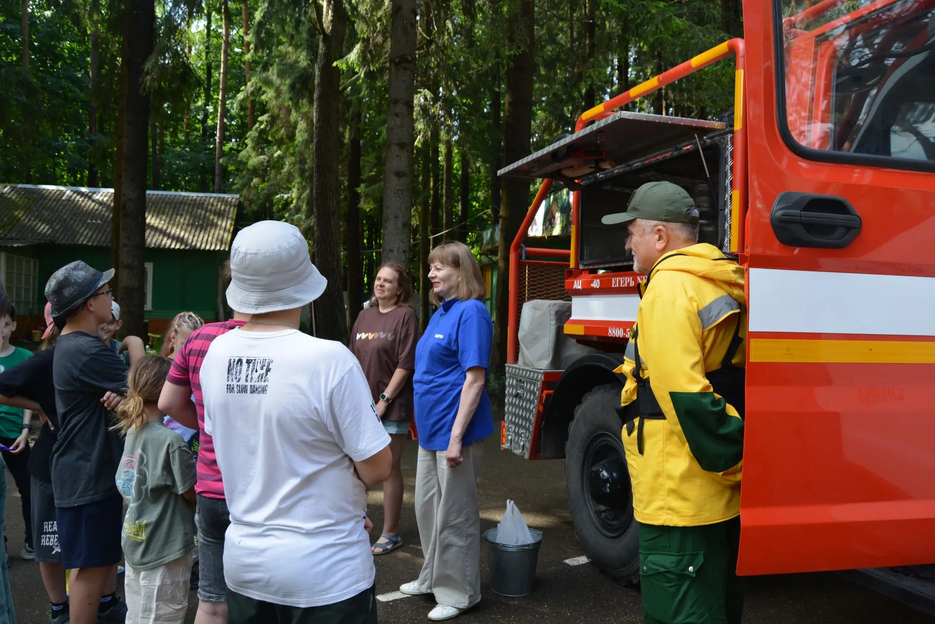 🧑‍🚒Лесопожарная служба вместе с ВДПО каждое лето проводят в детских оздоровительных лагерях учебно